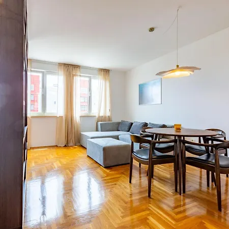 Amarena With Free Private Parking Апартаменты *