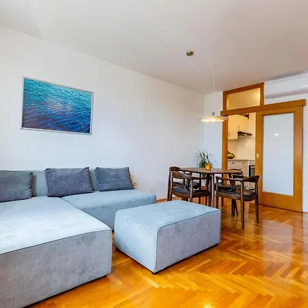 Amarena With Free Private Parking