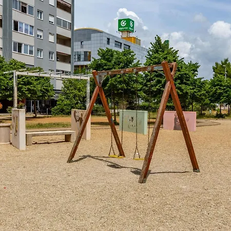 Amarena With Free Private Parking Apartmán *